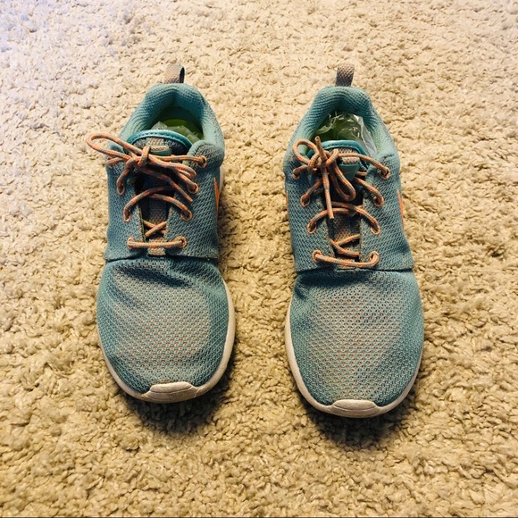 Nike Roshe Shoes - Size 7W - Picture 3 of 6